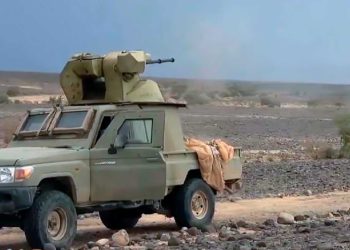 Hutíes de Yemen armaron una Toyota Land Cruiser con un cañón de 30 mm