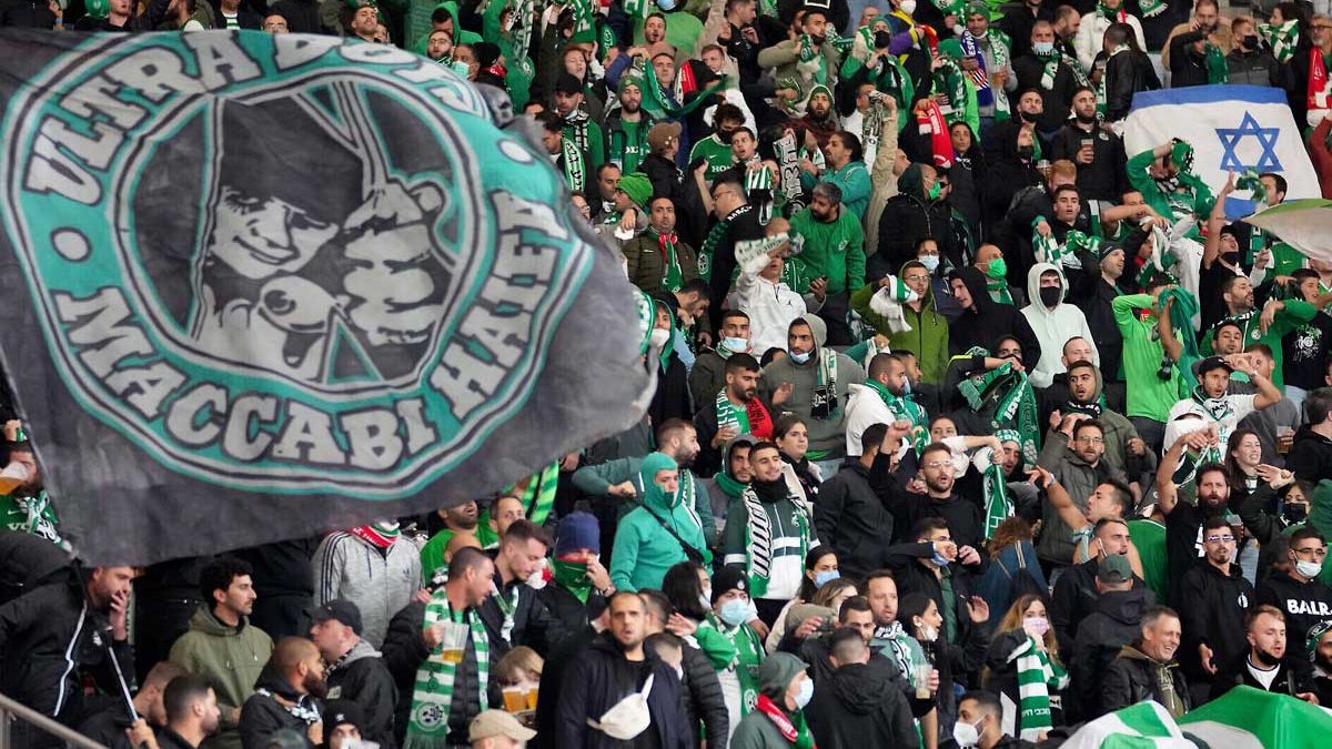 Aficionados del Maccabi Haifa reciben insultos antisemitas en estadio de Berlín construido por nazis