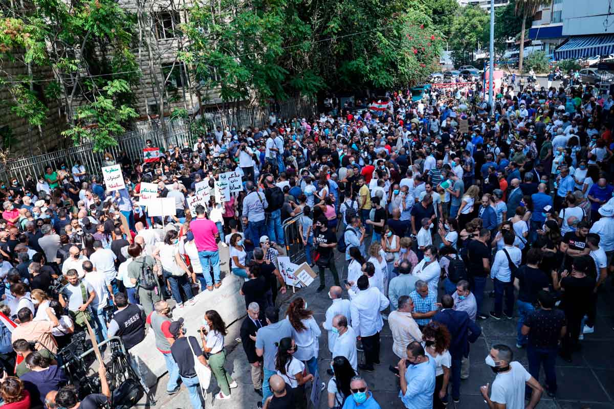 Explosión en Beirut: Familiares protestan por el retraso de la investigación