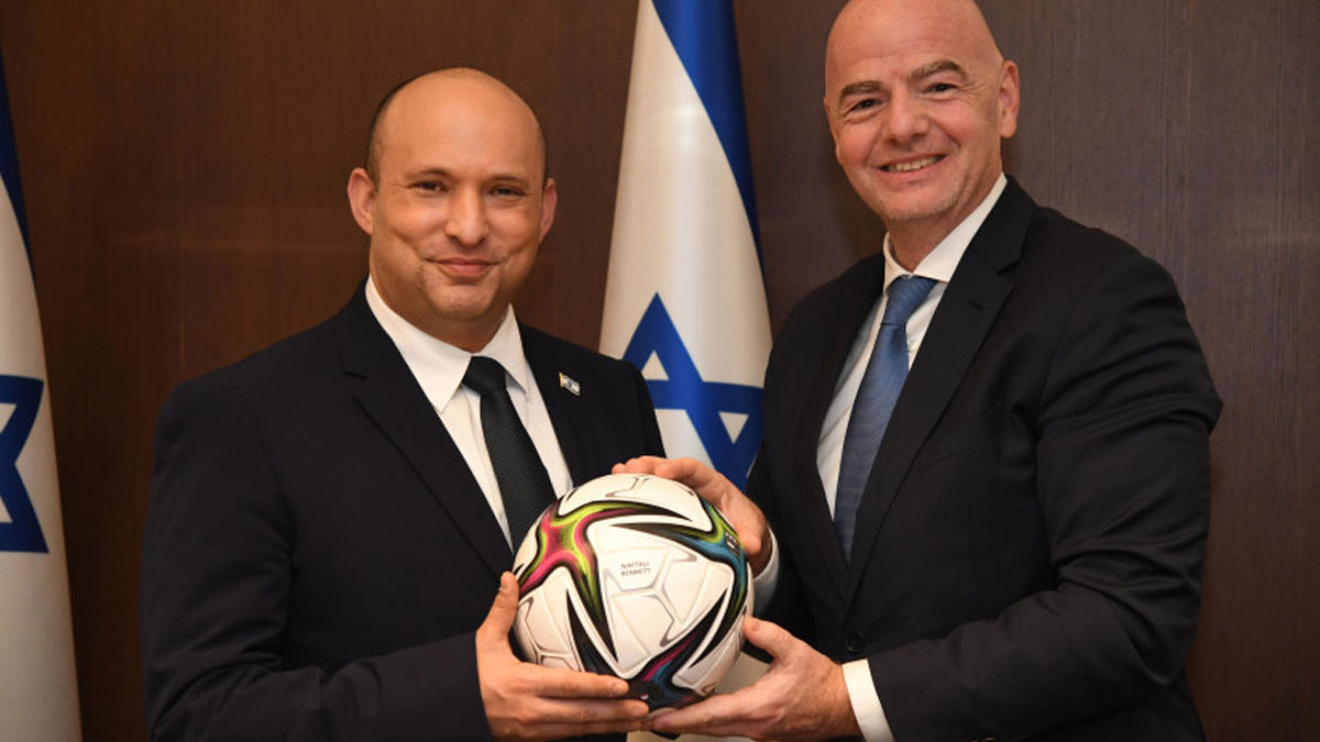 Bennett se reúne con el presidente de la FIFA y habla de la candidatura israelí al Mundial