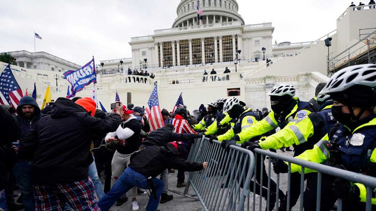 Ex directiva de Facebook alega que la red social fomentó los disturbios en el Capitolio