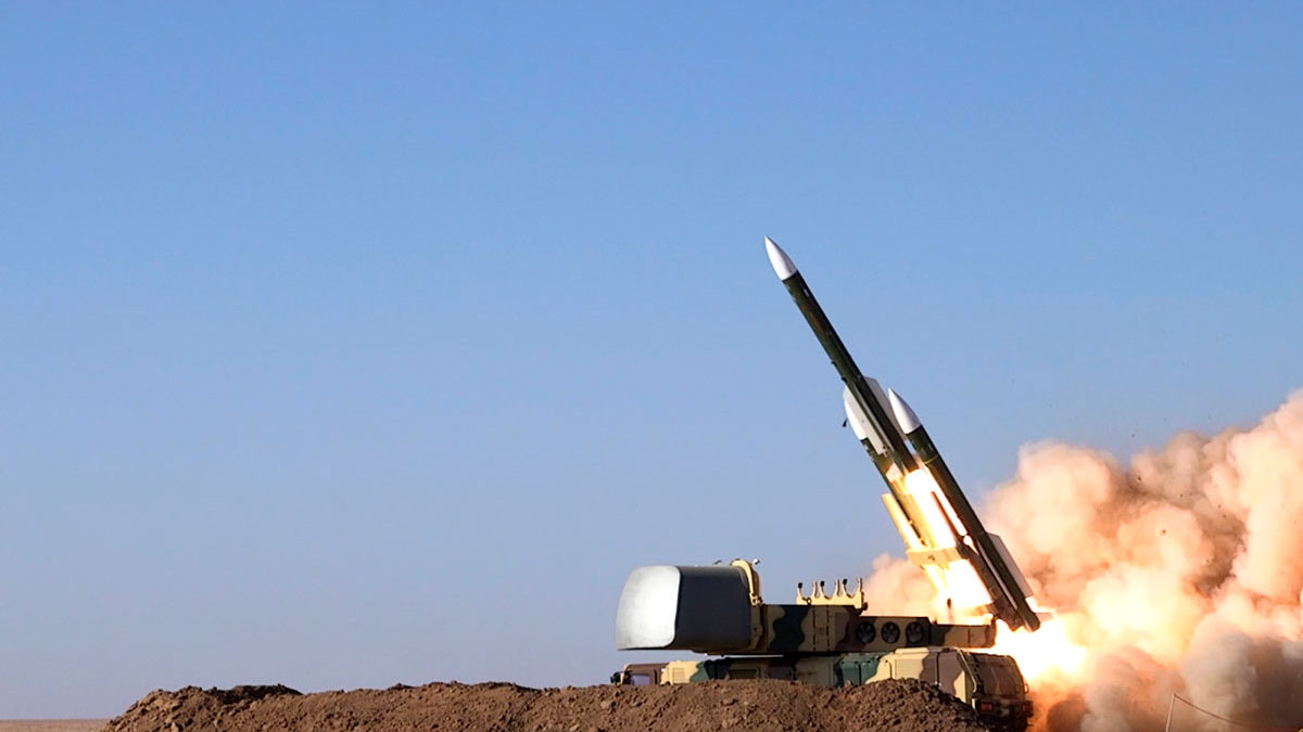 Irán dice haber probado con éxito su sistema de defensa antimisiles para “sitios vulnerables”