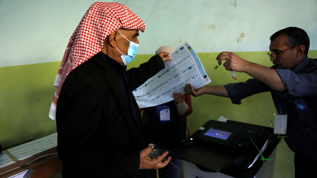 Iraquíes votan en las elecciones generales: una prueba para el sistema democrático