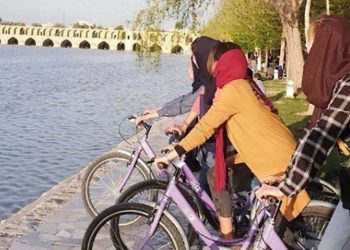 Irán libera a hombre que disparó por la espalda a tres mujeres