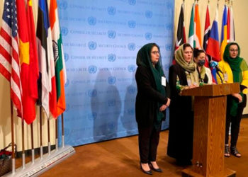 Mujeres afganas arremeten contra los talibanes en la ONU