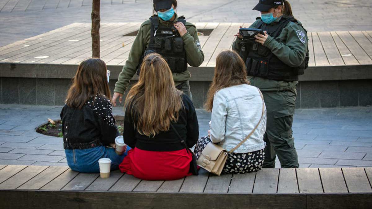 La policía israelí intensificará la aplicación del Pase Verde a medida que se implementan nuevas reglas