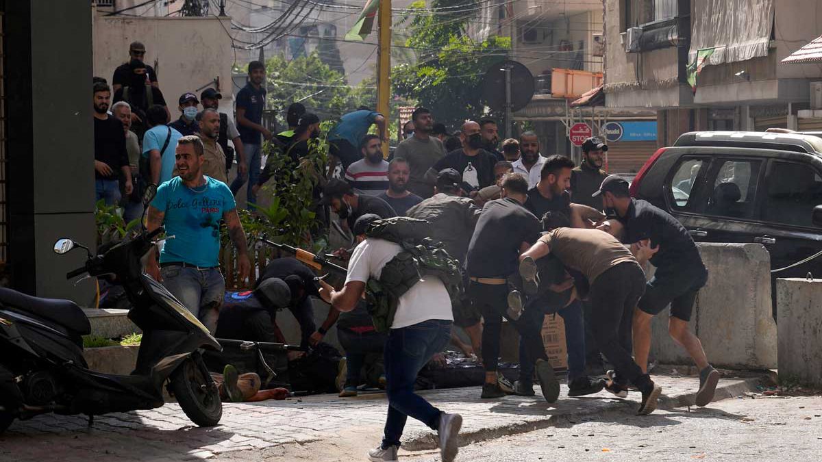 6 muertos y 60 heridos en protesta de Hezbolá por la investigación de la explosión en Beirut