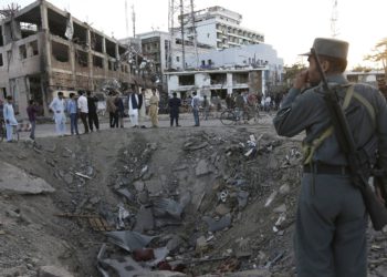 Terrorista talibán buscado por EE. UU. alaba a los terroristas suicidas