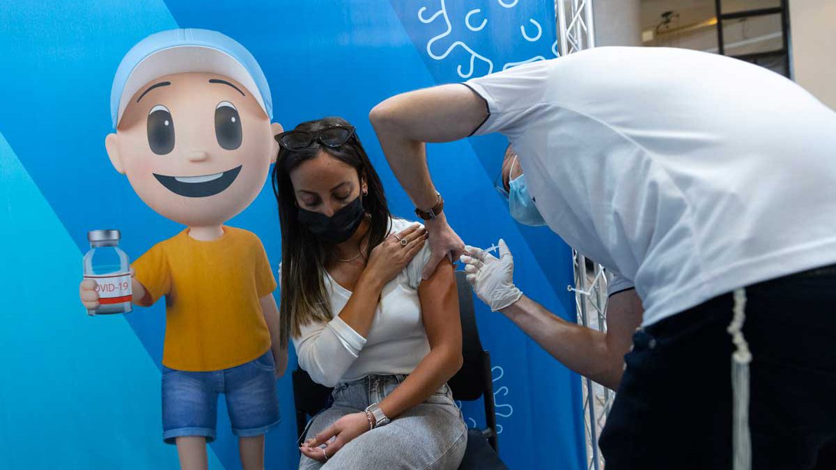 Israel registra la tasa de infección por COVID más baja en los últimos 4 meses