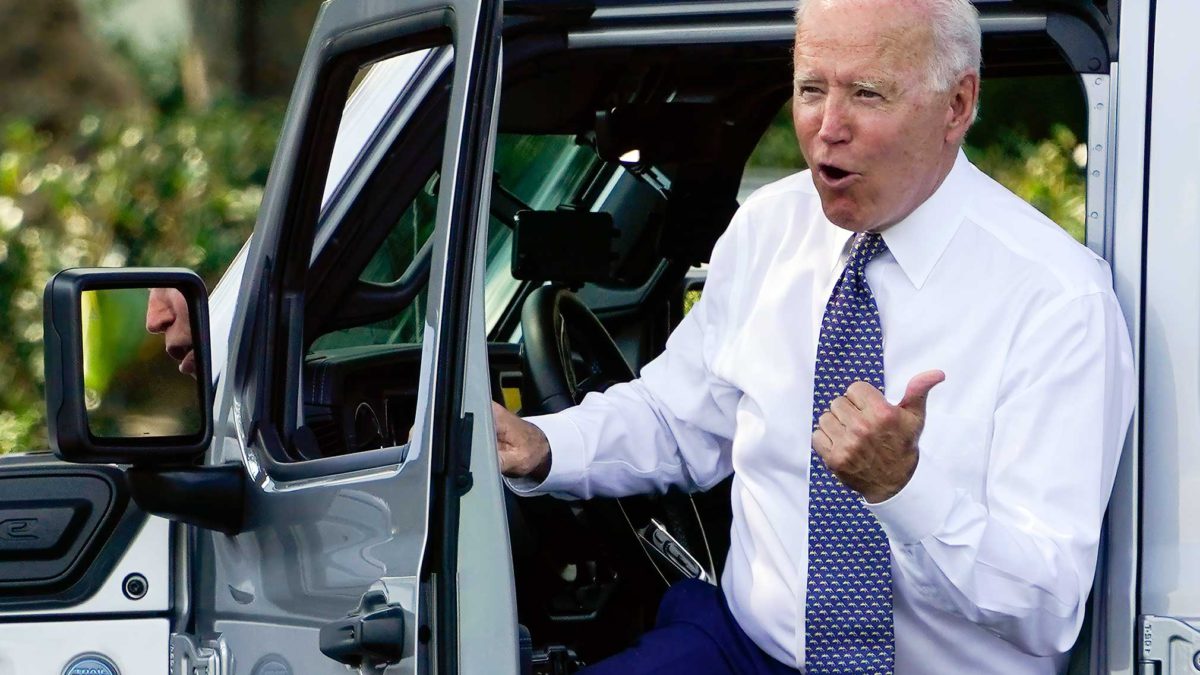 Biden está conduciendo a EE. UU. a un precipicio económico