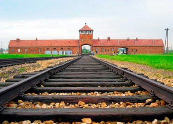 El campo de Auschwitz fue vandalizado con grafitis antisemitas que niegan el Holocausto