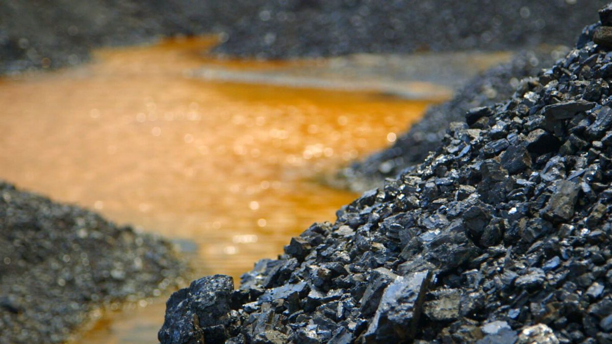 India busca crear reservas estratégicas de carbón y gas