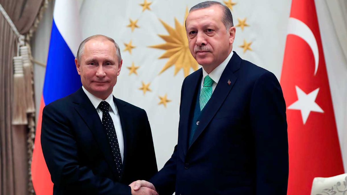 Turquía y Rusia discuten sobre cooperación en cazas y submarinos