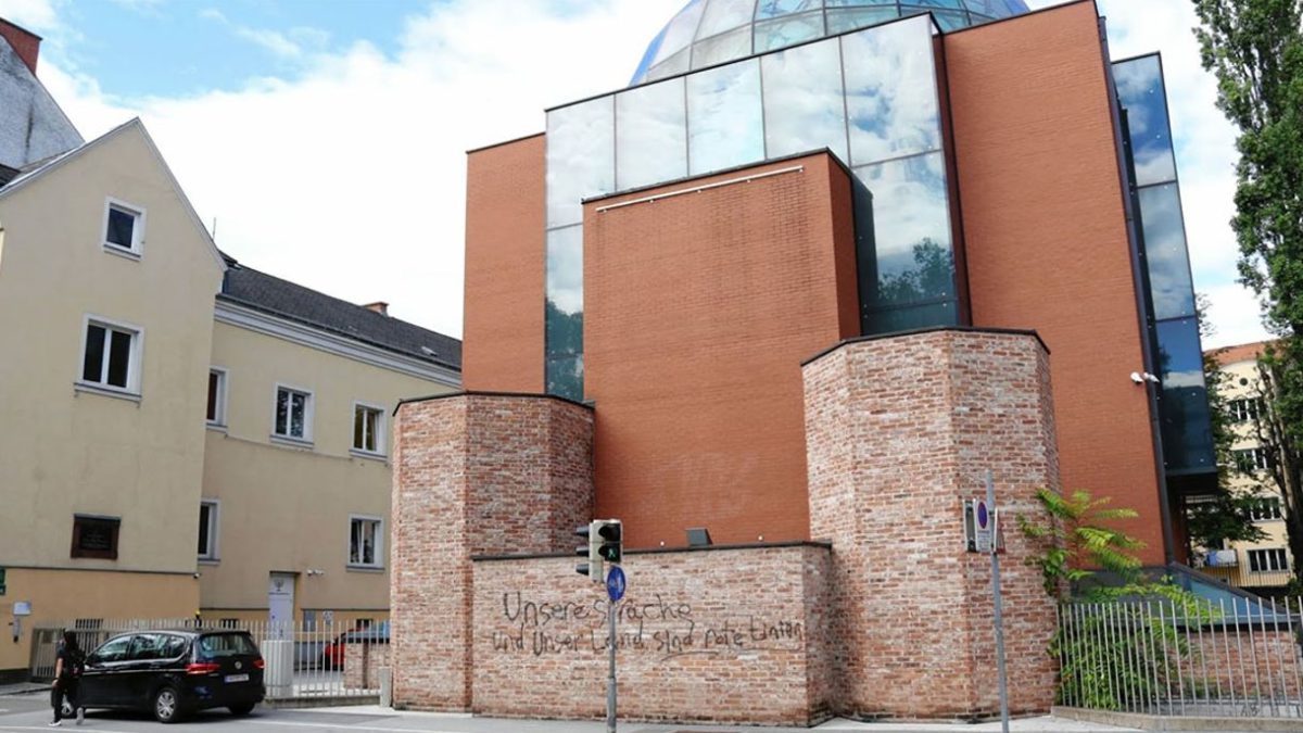 Austria encarcela a un sirio por vandalizar una sinagoga y amenazar a un líder judío