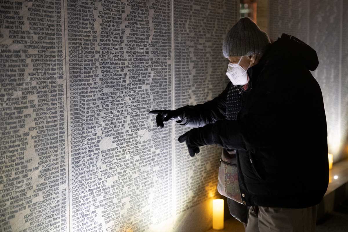 Austria inaugura un monumento conmemorativo del Holocausto