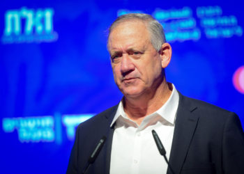 Gantz dice que cambia de teléfono cada 2 meses debido al acoso de activistas políticos