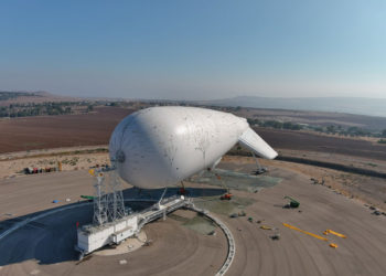 Israel lanza un enorme globo de vigilancia para detectar amenazas aéreas