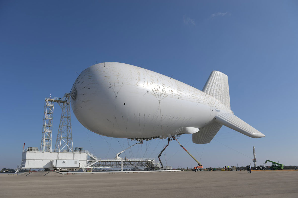 Israel lanza un enorme globo de vigilancia para detectar amenazas aéreas