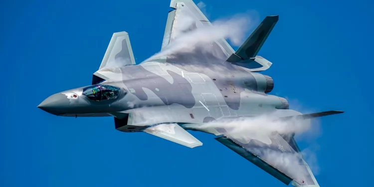 Chengdu J-20: Primer vuelo con innovadores motores WS-15