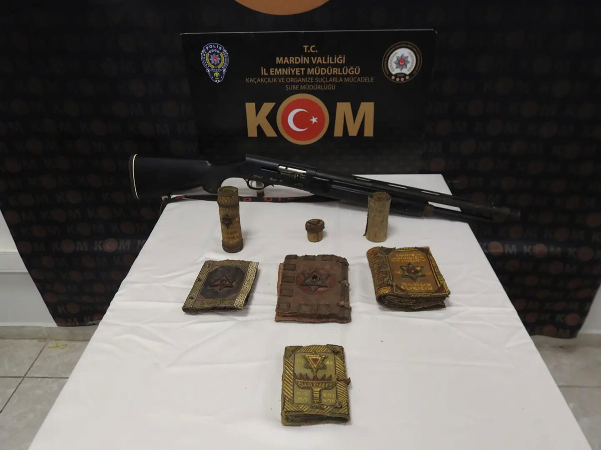 Manuscritos judíos de 1.000 años de antigüedad grabados en oro incautados en Turquía