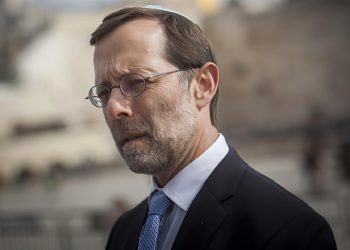 Feiglin advierte a un periódico israelí que le acusa de “noticias falsas” sobre las vacunas