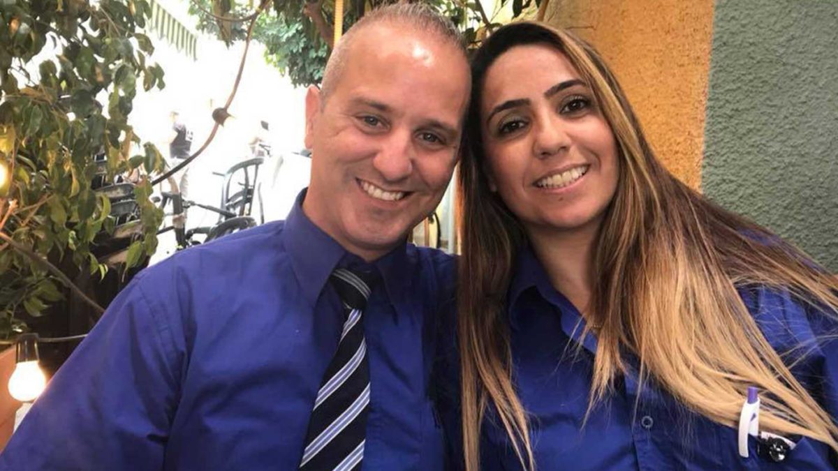 Diplomáticos israelíes visitan a una pareja israelí retenida en Turquía