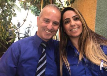 Diplomáticos israelíes visitan a una pareja israelí retenida en Turquía