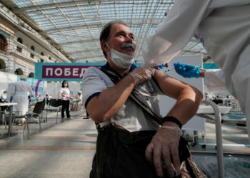 Israel retrasa la entrada de turistas vacunados con Sputnik V de Rusia