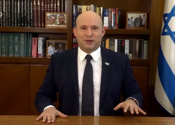 Bennett en la Cumbre de Medios Cristianos: El terror iraní está arrasando la región