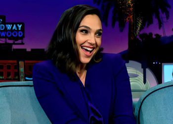 Gal Gadot cuenta un chiste en hebreo en “The Late Late Show”