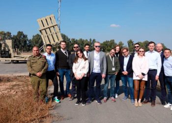 Parlamentarios europeos recorren la frontera de Israel con Gaza