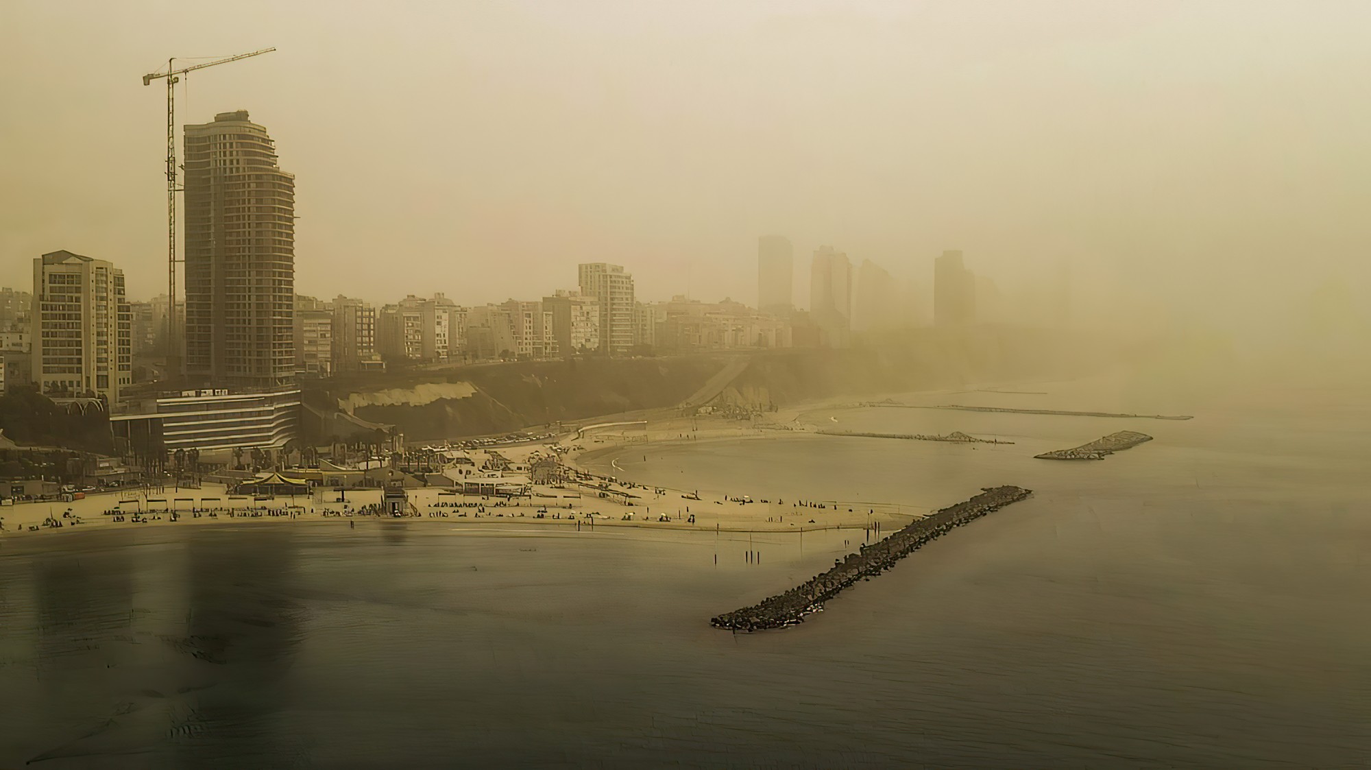 Tormentas de polvo y la densa neblina nublan el cielo de Israel mientras los incendios forestales arden en todo el país