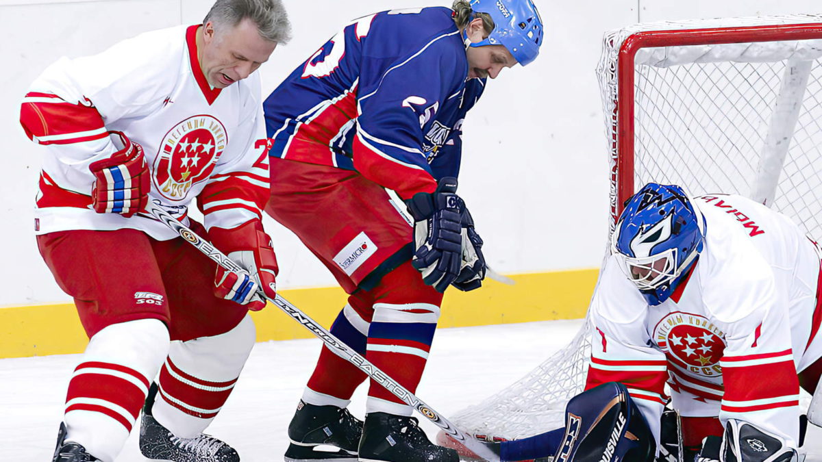 Israel prohíbe a jugadores rusos asistir a un partido de hockey por la vacuna