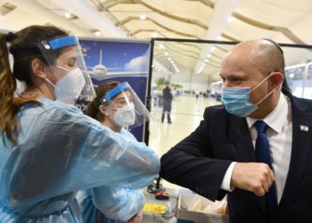 Bennett: Israel está al borde de una “tormenta de infecciones” sin precedentes
