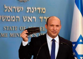 Bennett tuvo contacto con un paciente de COVID en un vuelo procedente de los EAU