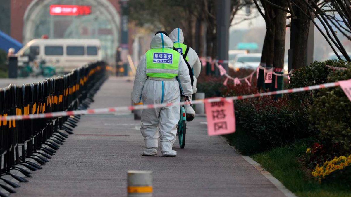 Los casos de COVID aumentan en todo el mundo: China bloquea una ciudad de 13 millones
