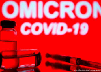 Ómicron parece ser más contagiosa pero menos peligrosa que otras variantes