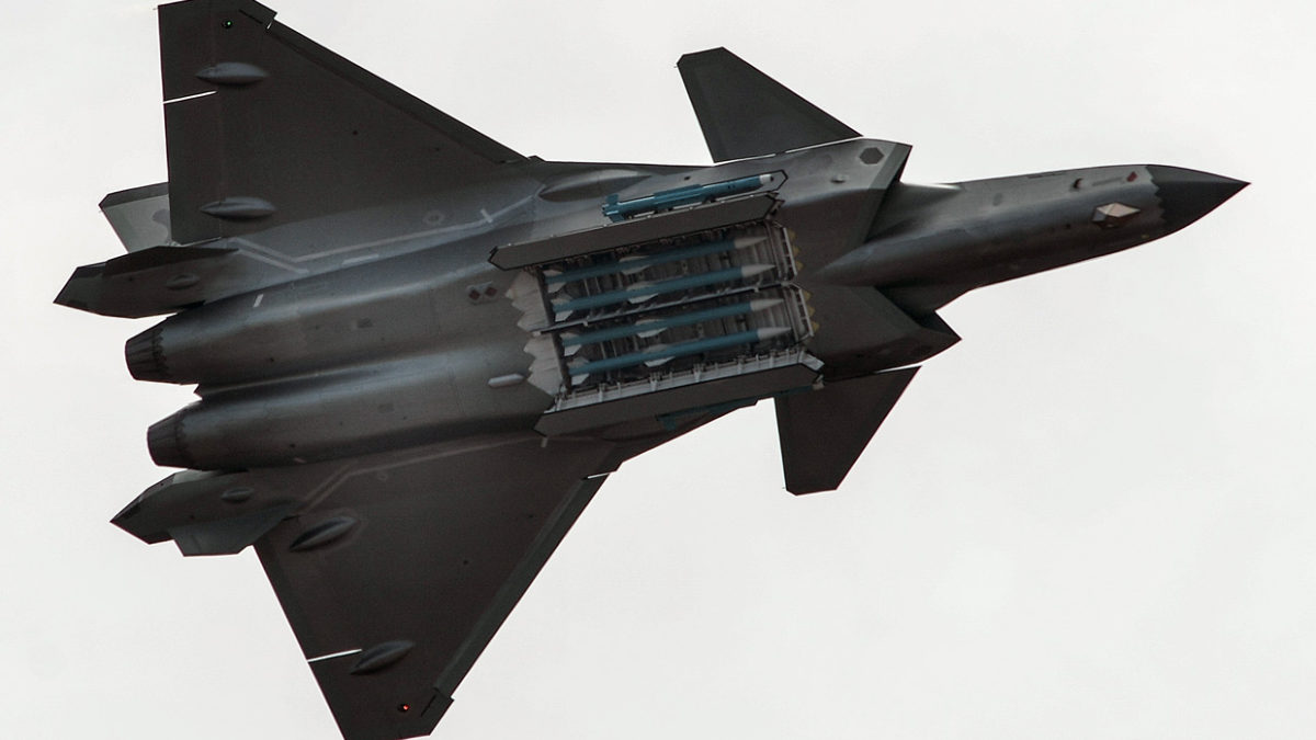 China va “a toda máquina” en la producción del caza furtivo J-20