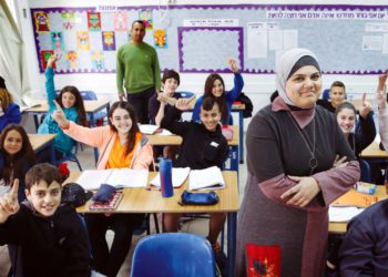 El 47% de los árabes israelíes hablan poco o nada de hebreo – Encuesta