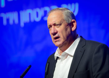 Gantz hace concesiones a la Autoridad Palestina sin exigir nada a cambio