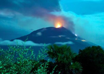 13 muertos tras la erupción de un volcán en Indonesia