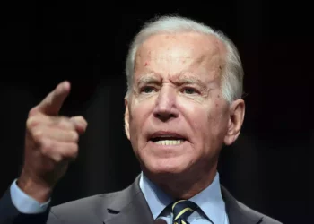 Biden toma como chivo expiatorio a los no vacunados