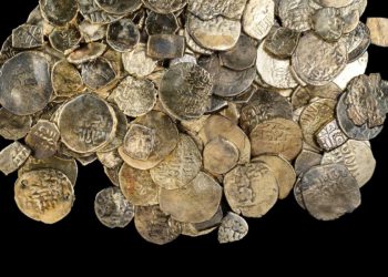 Tesoro submarino: Hallan monedas de 1.700 años de antigüedad en Cesarea