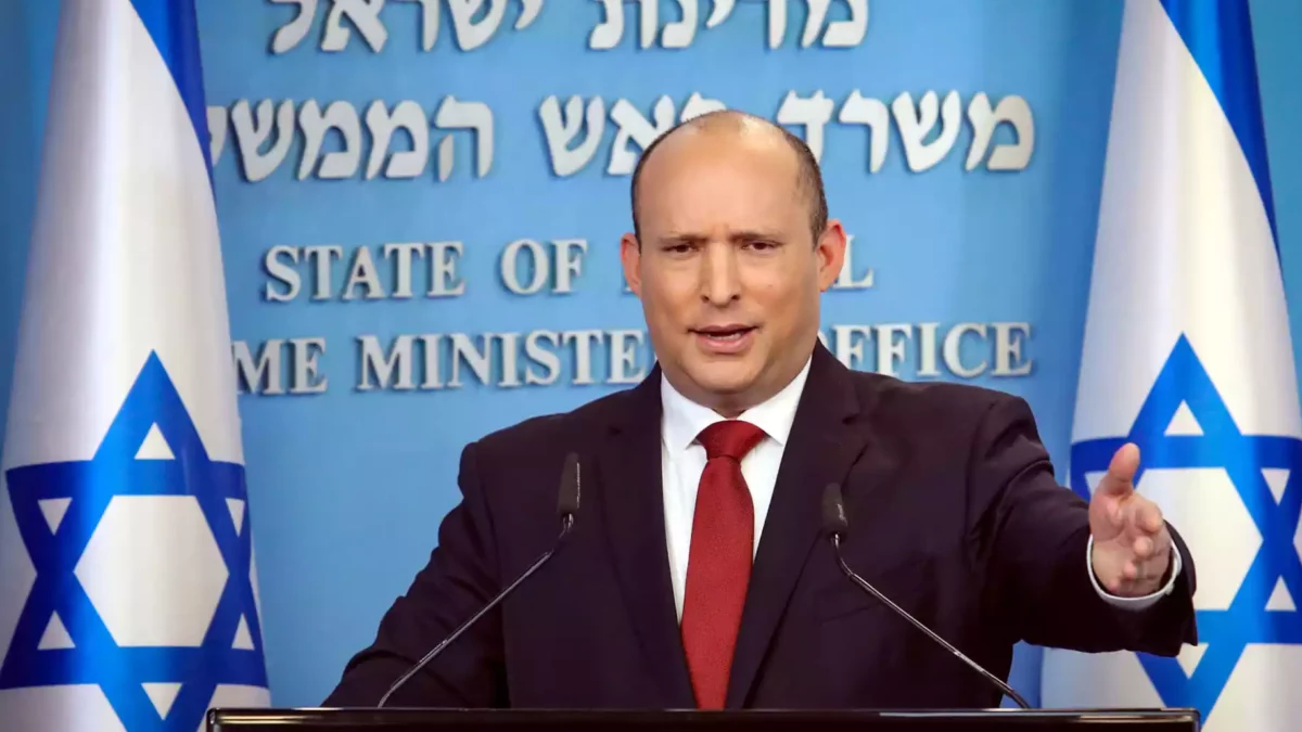 Bennett promete mantener la economía abierta "tanto como sea posible" durante la ola Ómicron