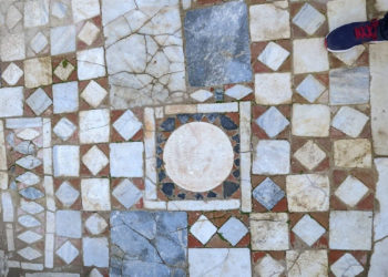 Excavaciones revelan una antigua sinagoga en centro turístico de Turquía