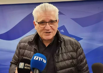 Ministro de Yisrael Beytenu afirma: Bennett engaña a Lapid