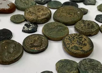 Hallan moneda y un sello de la época asmonea en casa de un árabe en Jerusalén
