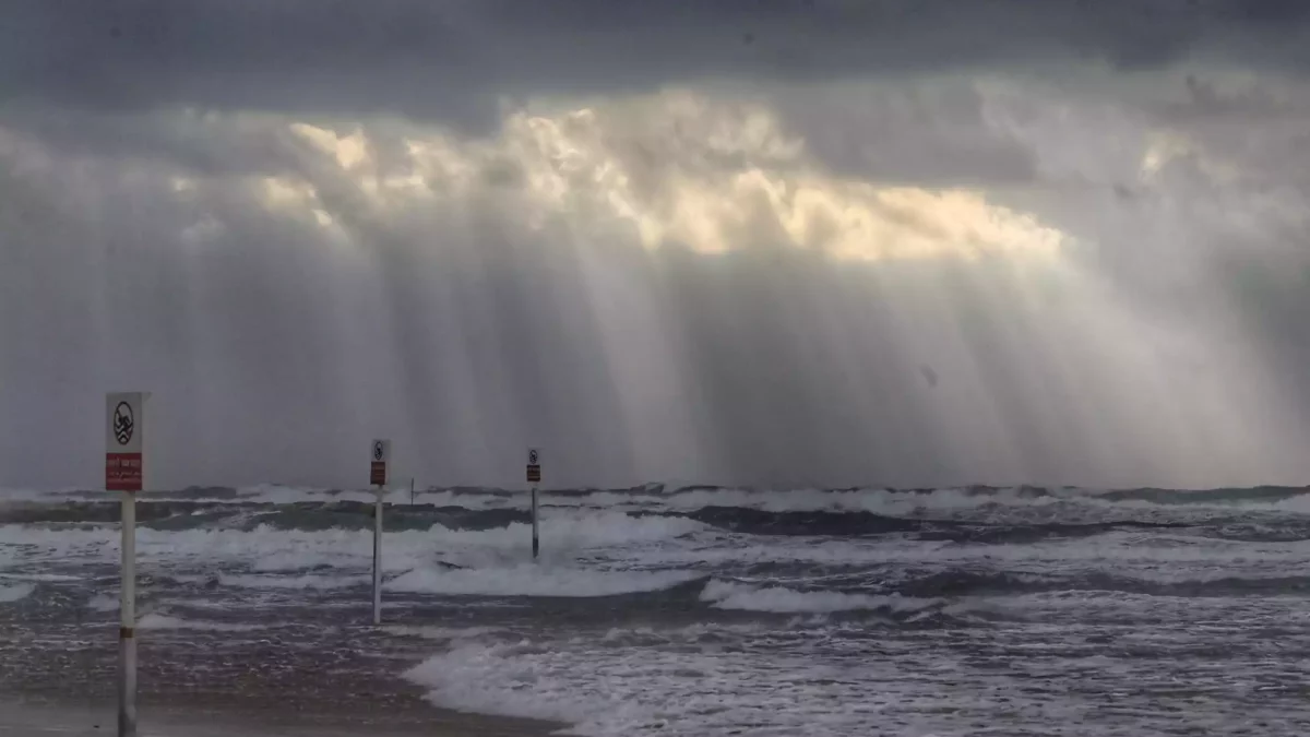 Tormenta invernal 'Carmel' continúa mientras las temperaturas bajan