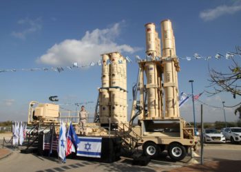 El sistema Arrow de Israel intercepta un objetivo que simula un misil iraní