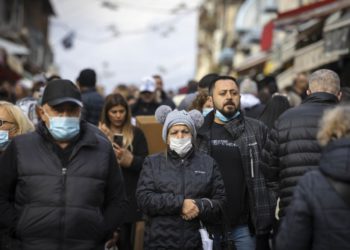 Israel registró medio millón de nuevos casos de COVID en una semana